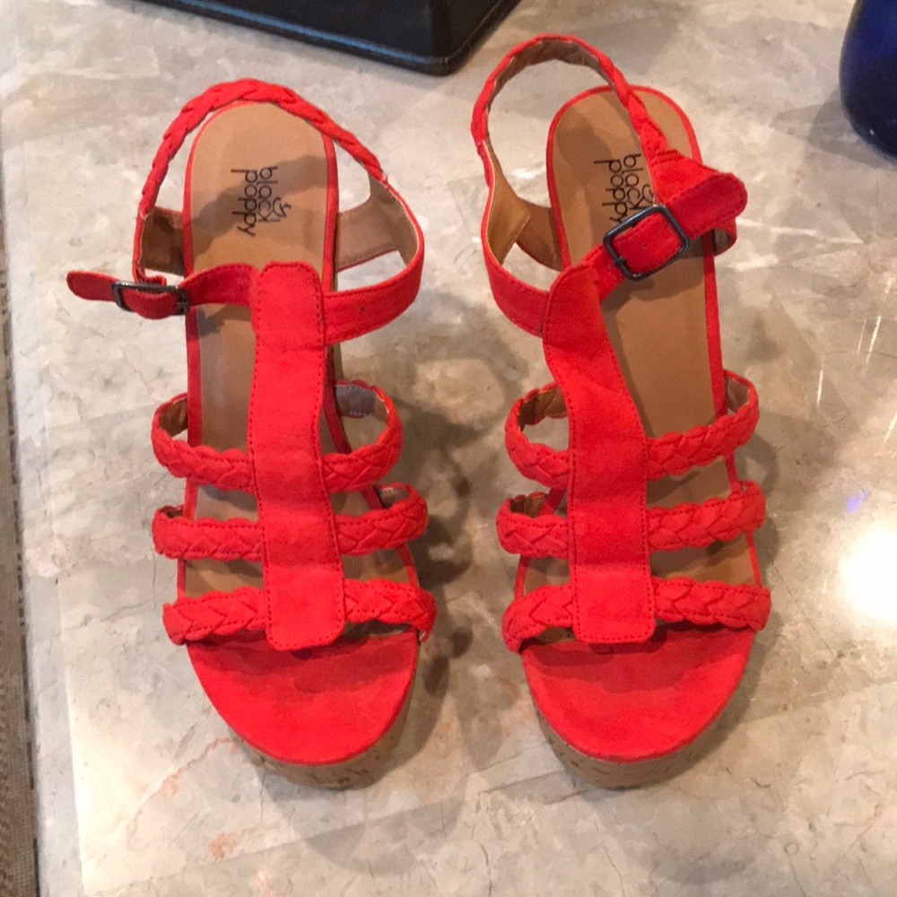 Coral red/pink wedges